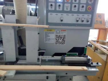 Pneumatyczny podajnik do krótkich elementów REIGNMAC M712